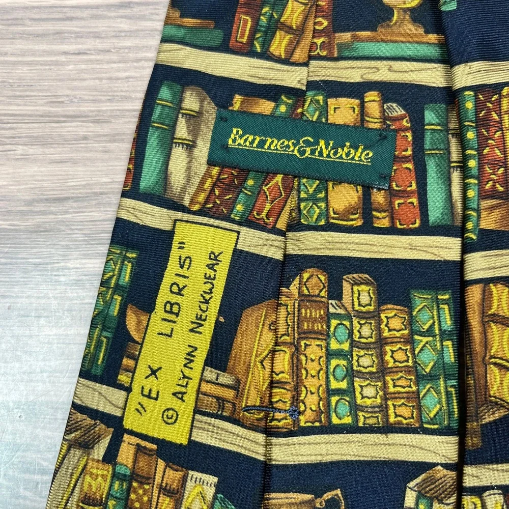 Alynn Neckwear Tie Mens Navy Blue Silk Bookshelf Library Barnes & Noble Novelty